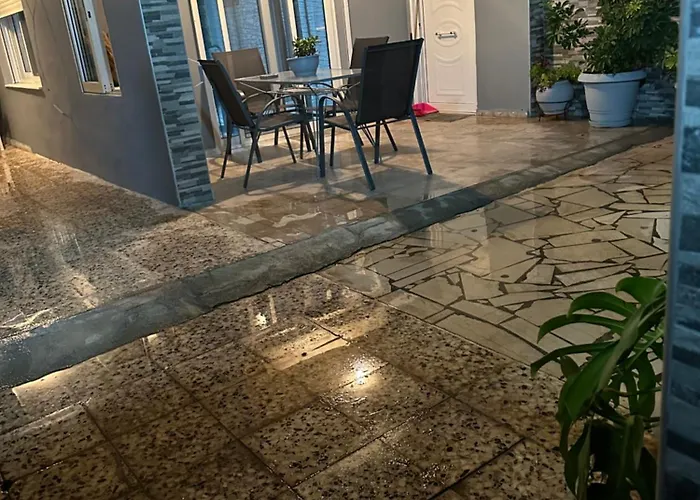Plaza House