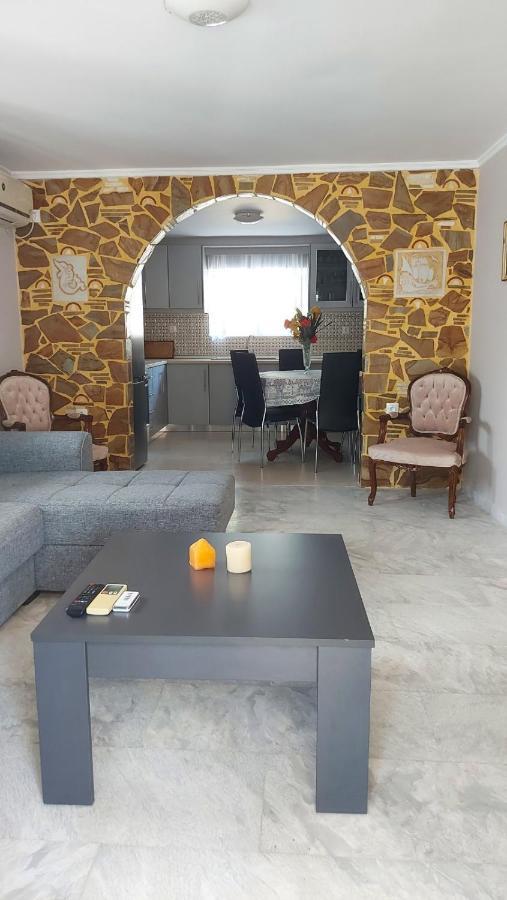 Plaza House *